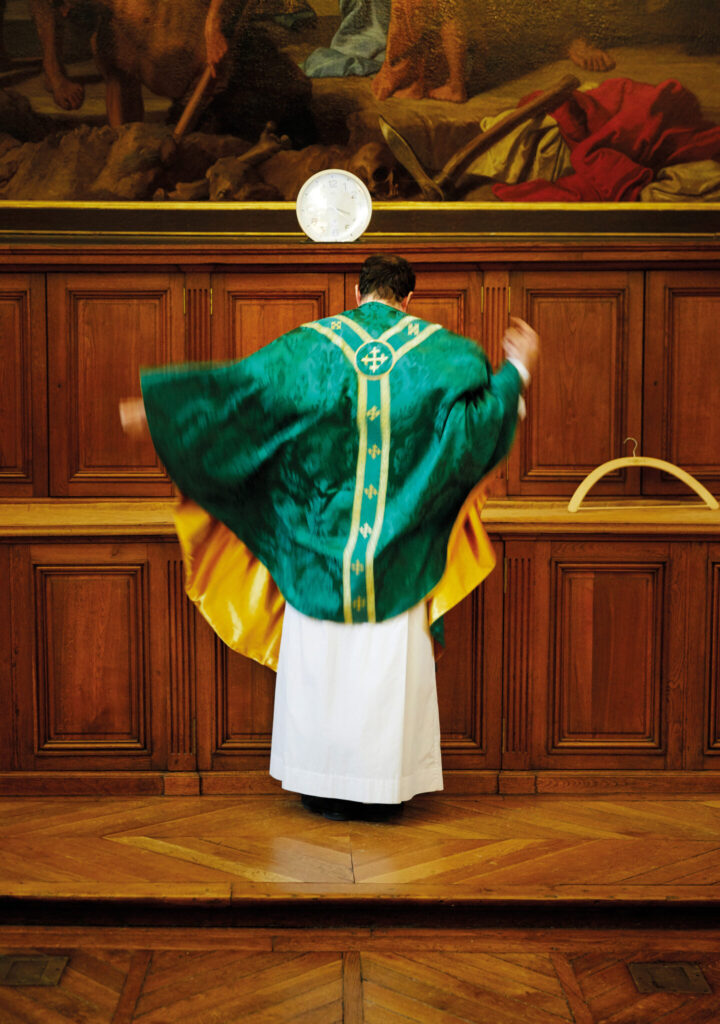 Père Adrien Comerre est vicaire au service de la paroisse Cathédrale Saint Louis de Versailles.