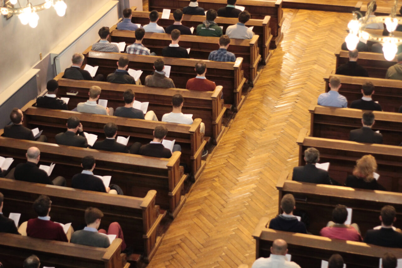 Les étapes et le parcours pour devenir prêtre Œuvre des Vocations